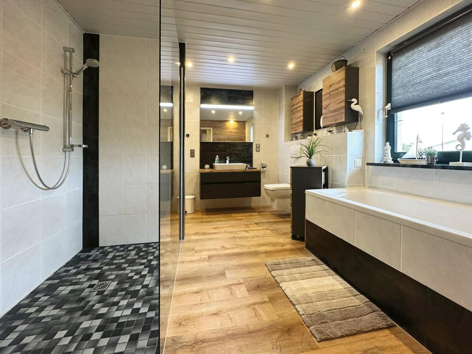 Am Hang, Sky-entertainment, Dazn, Carport, Alles Barrierefrei * Blankenburg (Harz)